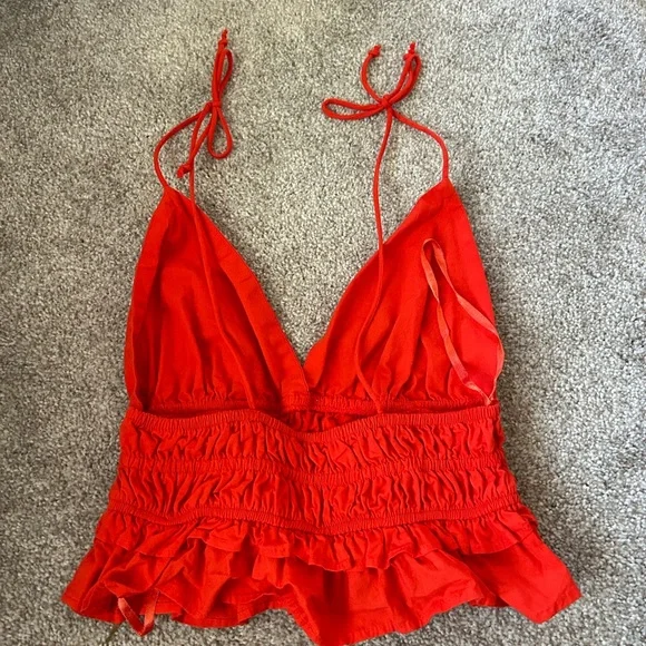 Red Open Back Cropped Tank Top - Picture 4 of 4